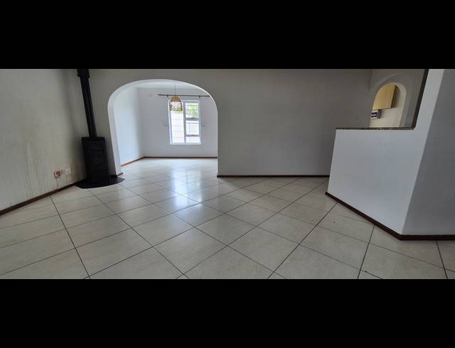 3 BEDROOM HOUSE TO LET IN WAVES EDGE